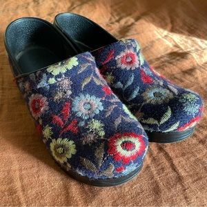 Felt Dansko Clogs size 7.5
